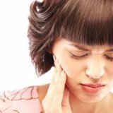 Причины болей в области челюсти
