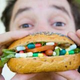 Как еда может влиять на действие медикаментов
