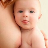 Плюсы естественного вскармливания младенцев