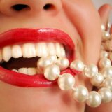Способы отбеливания зубов человека