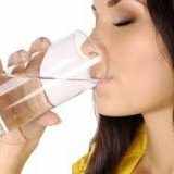 Почему нужно пить два литра воды ежедневно
