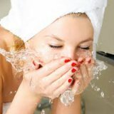 Как женщине очищать кожу лица