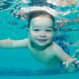 Польза плавания для маленьких деток