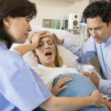 Как облегчить боль во время родов
